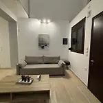 L Apartament *